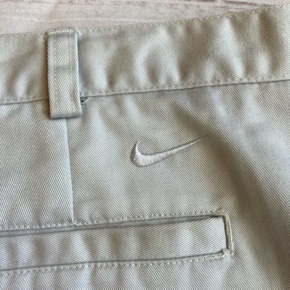 Nike Men's Khaki Golf Shorts Size 42 - Picture 8 of 10